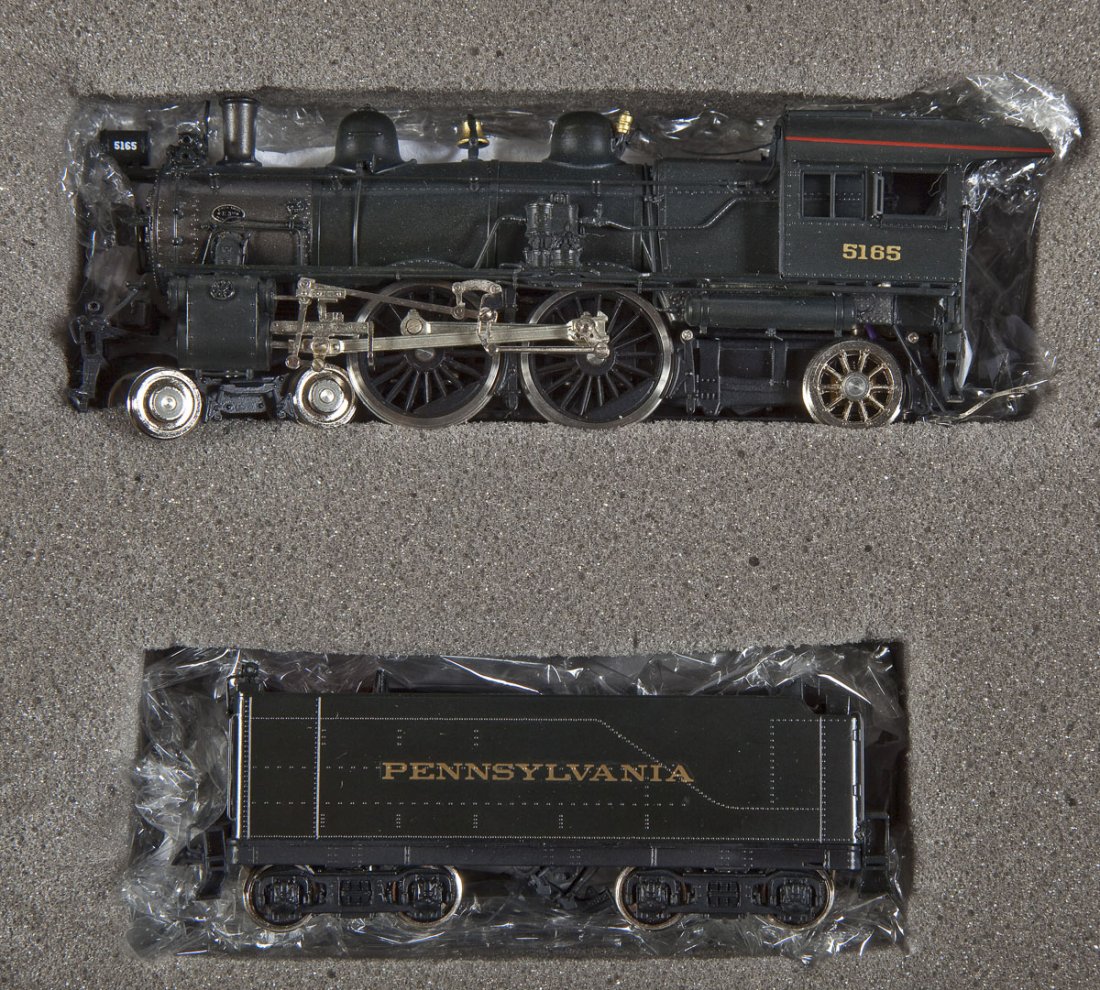 Key Imports PRR E-3SD Brass Locomotive & Tender: DESCRIPTION: Key Imports PRR E-3SD modernized Atlantic painted brass locomotive and tender. CONDITION: Appear lightly used in original box.