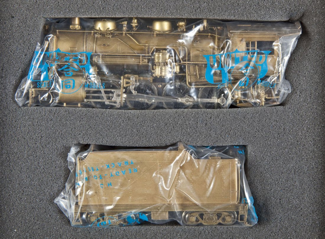 United Scale/Atlas B&O Power Brass Loco & Tender: DESCRIPTION: United Scale Models B&O power brass locomotive and tender made by Atlas. CONDITION: Appears slightly at if all used in original box with paperwork.