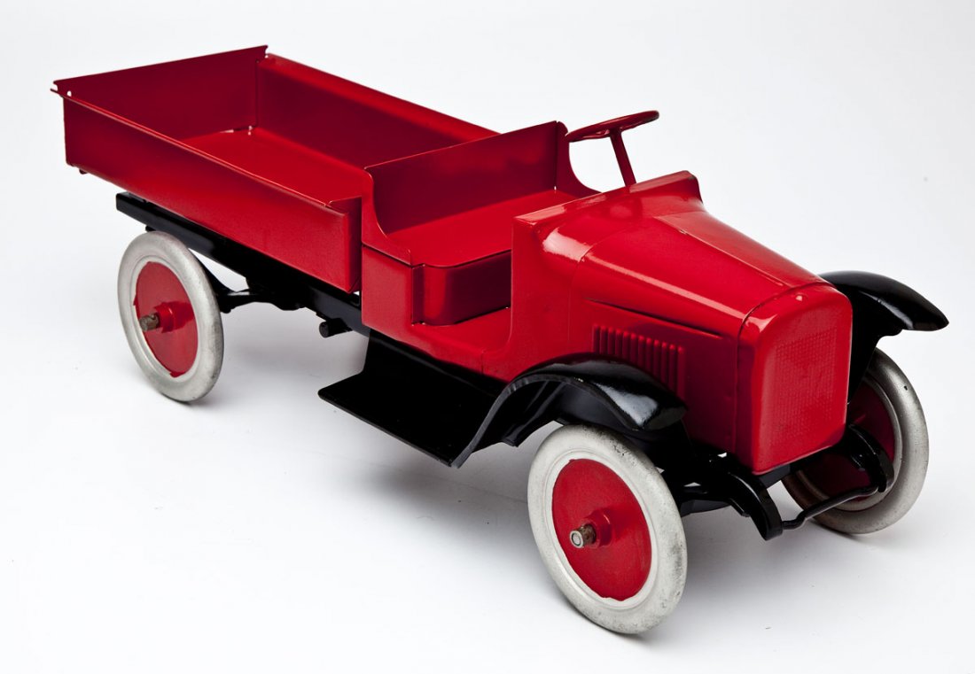 Buddy L Pressed Steel Dump Truck: DESCRIPTION: Buddy L pressed steel dump truck with lift. Bed stamped "Moline Pressed Steel, Patent Applied For". MEASUREMENTS: 24". CONDITION: Restored.