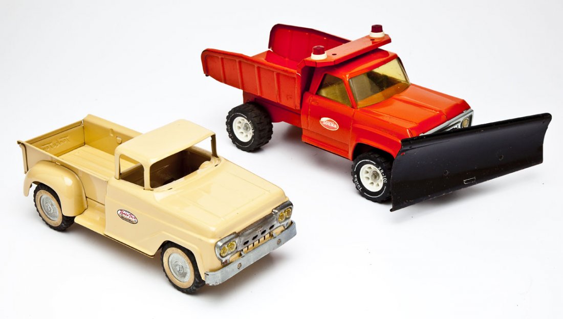 2 Tonka Trucks: DESCRIPTION: Two Tonka trucks: 1) Tonka snow plow. 2) Tonka pick-up truck. MEASUREMENTS: 1) 17". 2) 13". CONDITION: 1) Unrestored. 2) Repainted.