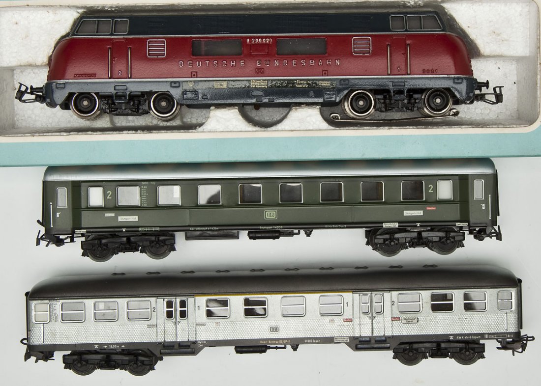 Marklin HO Passenger Set: DESCRIPTION: Marklin set including locomotive #3021 and #4043 and #4037 passenger cars. All in original boxes. MEASUREMENTS: HO scale. CONDITION: Very good to excellent. Boxes with light wear.