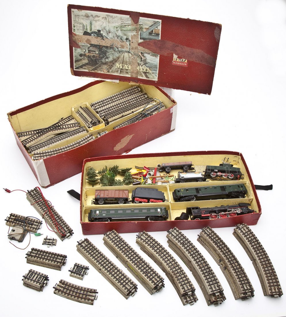 2 Marklin HO Train Partial Sets #F846/4 & Freight: DESCRIPTION: Marklin train set #F846 4J. Includes an F800 steam locomotive, F809/1 tender, 346/1 and 346/4 passenger cars, and track (missing two passenger cars). In original set box with label marked
