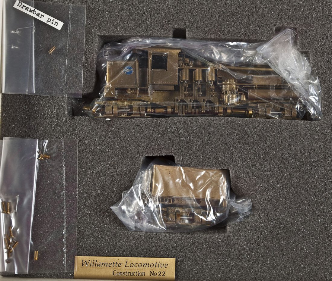 United Scale Willamette Sauk Brass Loco & Tender: DESCRIPTION: United Scale Models Willamette Sauk River Lumber Co. brass locomotive and tender. CONDITION: Appears unused in original box.