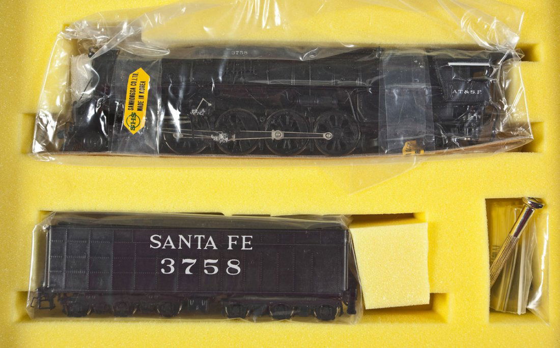 Samhongsa/Hallmark Super Crown Santa Fe #3758: DESCRIPTION: Hallmark Super Crown Santa Fe #3758 painted brass locomotive and tender. Made by Samhongsa. CONDITION: Unused in original box.