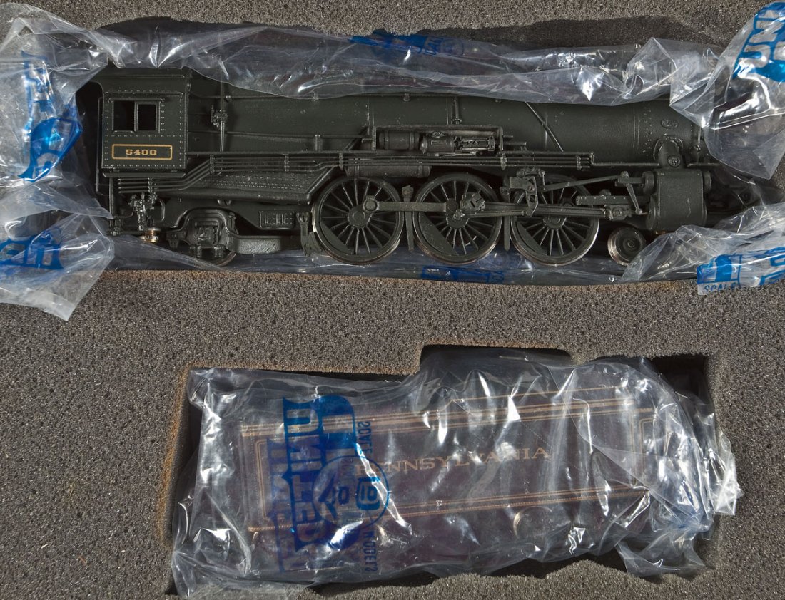 Atlas/United Scale PRR K-4s Brass Loco & Tender: DESCRIPTION: United Scale Models PRR K-4s painted brass locomotive. Made by Atlas. CONDITION: Appears slightly, if at all, used in original box.