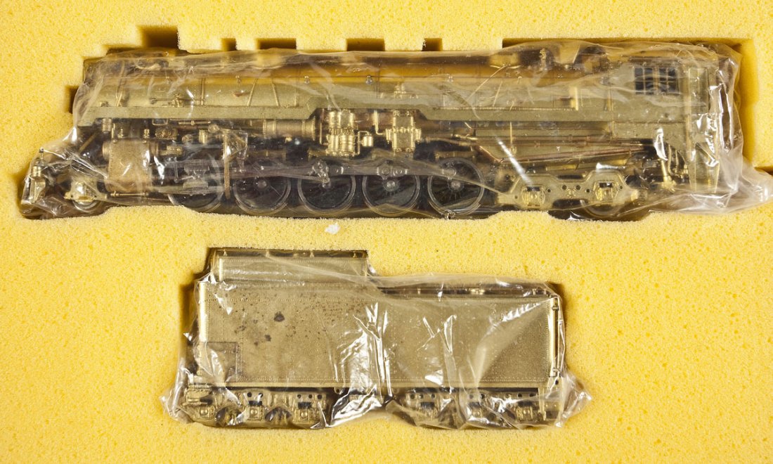 Samhongsa/VH Scale CPR Selkirk Brass Loco & Tender: DESCRIPTION: VH Scale Models CPR Selkirk T-1a brass locomotive and tender. Made by Samhongsa. CONDITION: Appears slightly, if at all, used in original box. Tender with speckling.