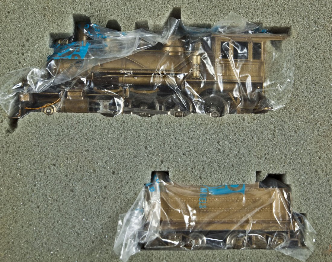 United Scale Models Ma & Pa Brass Loco & Tender: DESCRIPTION: United Scale Models Ma & Pa Consolidation brass locomotive and tender. CONDITION: Appears lightly used in original box.