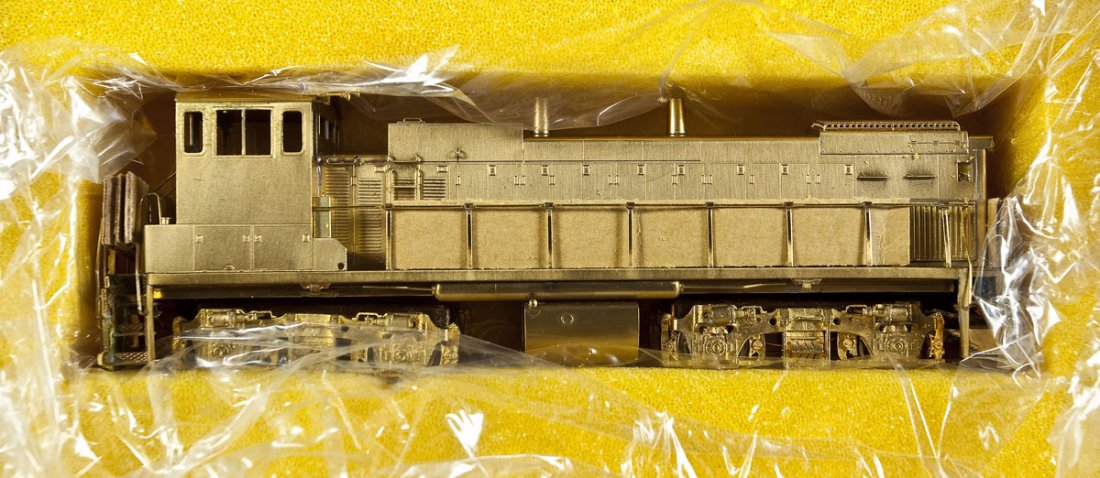 Alco Models KMT MP-15AC Brass Locomotive: DESCRIPTION: Alco Models KMT MP-15AC brass locomotive. CONDITION: Appears slightly, if at all, used in original box.