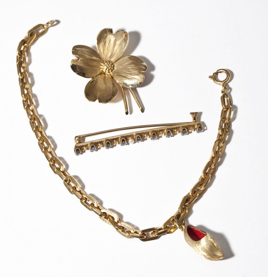 3 Pcs 14K Gold Jewelry: DESCRIPTION: Three pieces 14K gold jewelry. Includes: 1) Bar pin with nine amethysts and one pearl remaining. Marked 14K. 1-7/8" long. 2) Floral pin. Marked 14K. 1-1/2" wide. 3) Chain link bracelet wi
