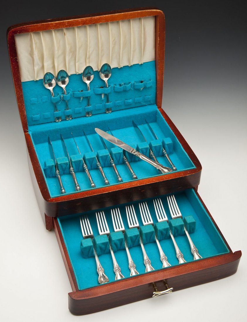 21 Pcs Towle Old Master Sterling Flatware: DESCRIPTION: Twenty-one pieces Towle sterling flatware. Old Master pattern. Includes: nine 9-5/8" sterling handled dinner knives, eight 7-5/8" dinner, and four 5-7/8" teaspoons. Each marked for Towle,