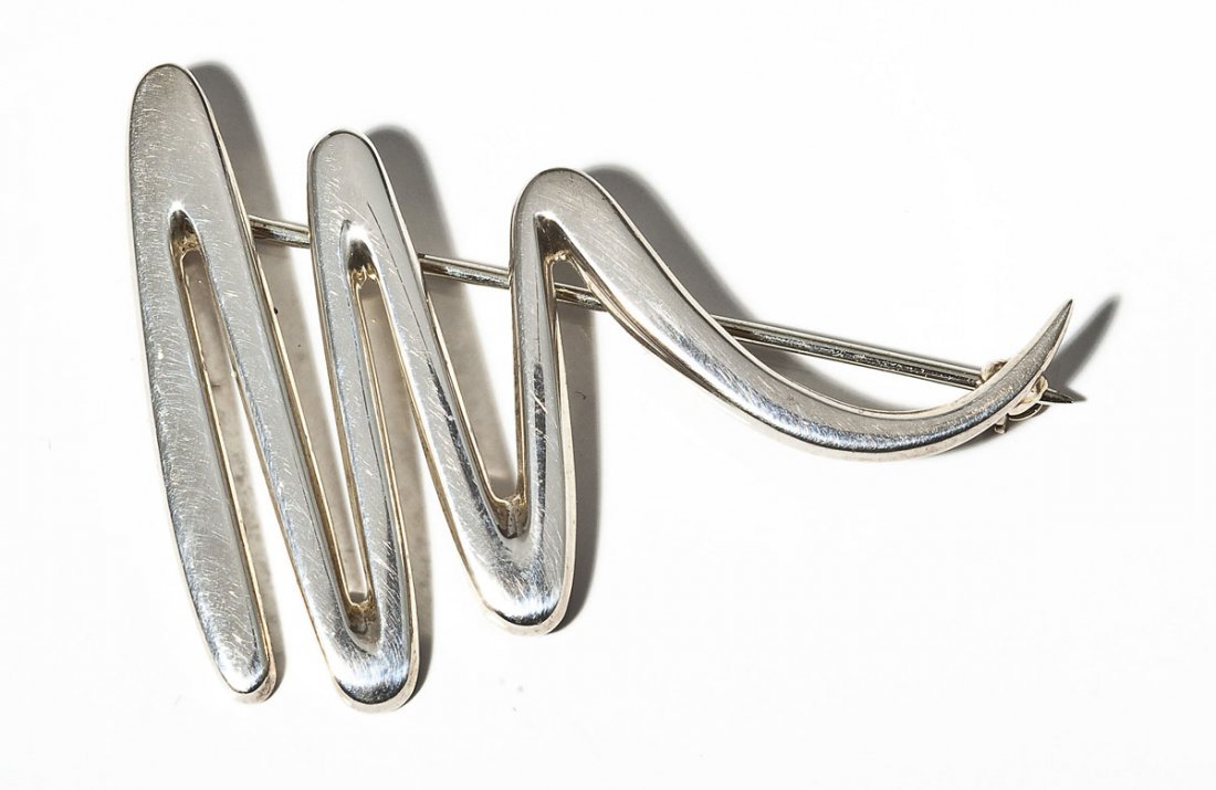 Tiffany Paloma Picasso Sterling Zig Zag Pin: DESCRIPTION: Signed sterling (925) Paloma Picasso for Tiffany zig zag pin. With Tiffany flannel storage bag. MEASUREMENTS: 1-3/4" long. CONDITION: No defects noted.
