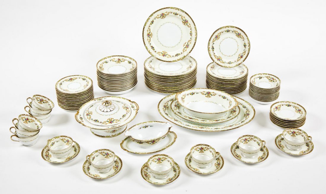 88 Pc Noritake Eureka Dish Set: DESCRIPTION: Eighty-eight piece Noritake dish set. Eureka pattern. Includes: twelve each of 10" dinner plates, 7-3/4" salad plates, 7-1/2" soup bowls, 6-1/2" bread and butter plates, 5-5/8" saucers, 2