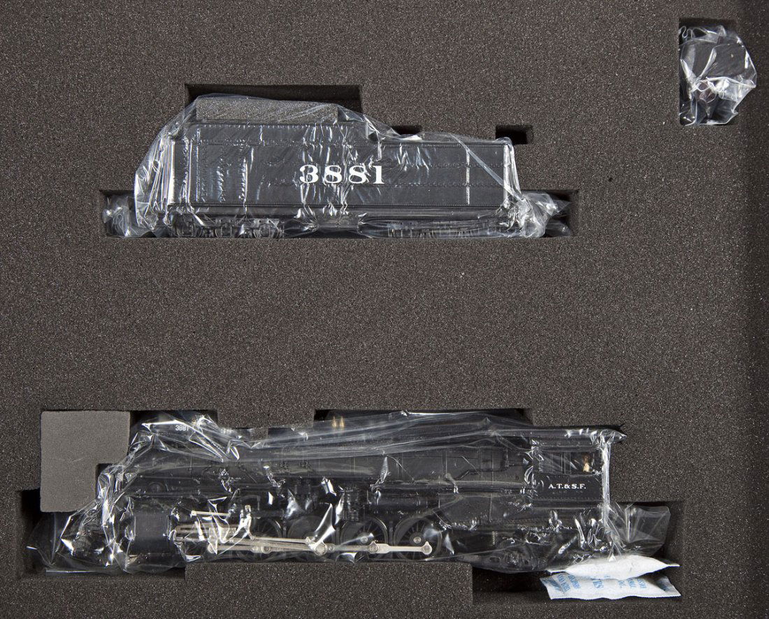 Broadway Ltd AT&SF Locomotive & Tender #3881 (1 of 2)