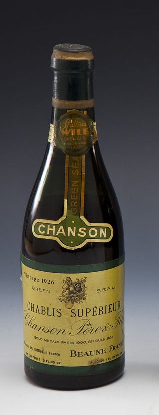 Chanson Chablis Superieur Vintage 1926: DESCRIPTION: Chanson Chablis Superieur Vintage 1926 Green Seal from Beaune, France. MEASUREMENTS: 12 fl oz bottle. CONDITION: Foggy with sedimentation. Staining and tears to labels.