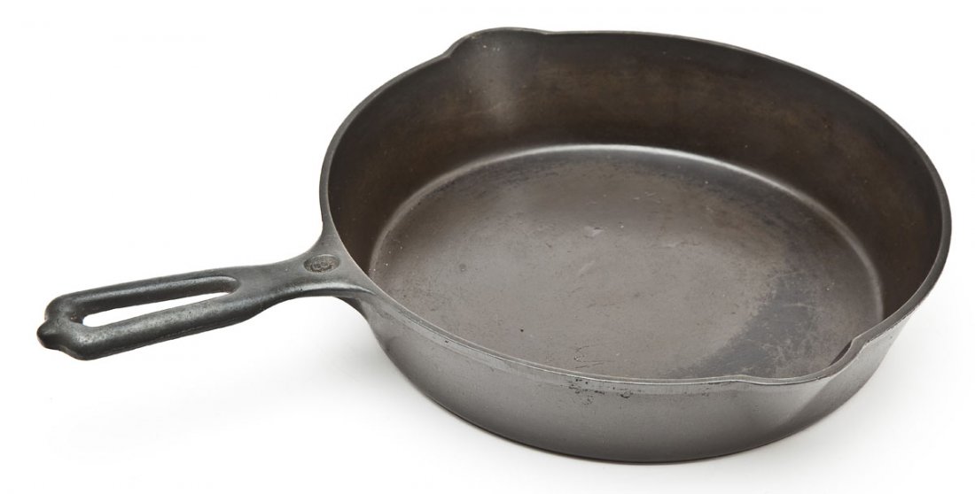 Skillet, Wapak Indian, #8: DESCRIPTION: Skillet, Wapak Indian, #8. Catalog/Part No: None. MEASUREMENTS: 14-1/2" long. CONDITION: Light wear as expected with age.