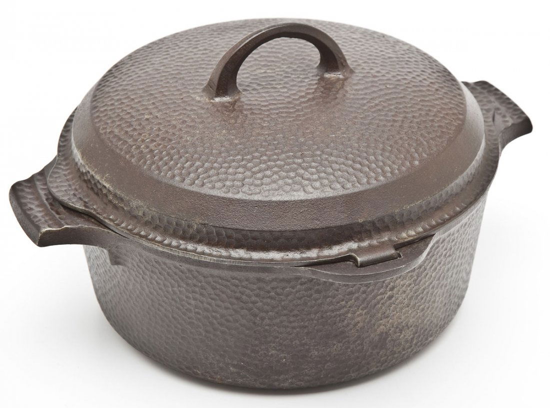 Griswold No. 8 Dutch Oven (1 of 3)
