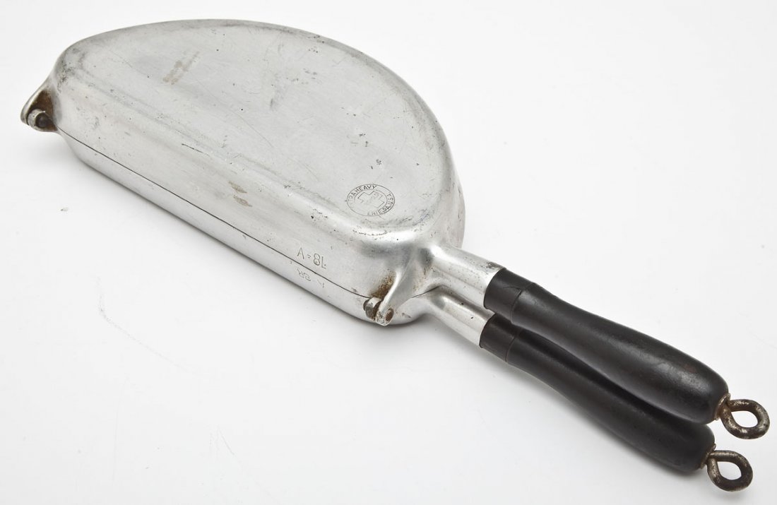Griswold Omelet Pan (Large): DESCRIPTION: Griswold Omelet Pan (Large). Catalog/Part No: A8R, A8L. MEASUREMENTS: 18-3/4" long. CONDITION: Minor wear as expected with age.