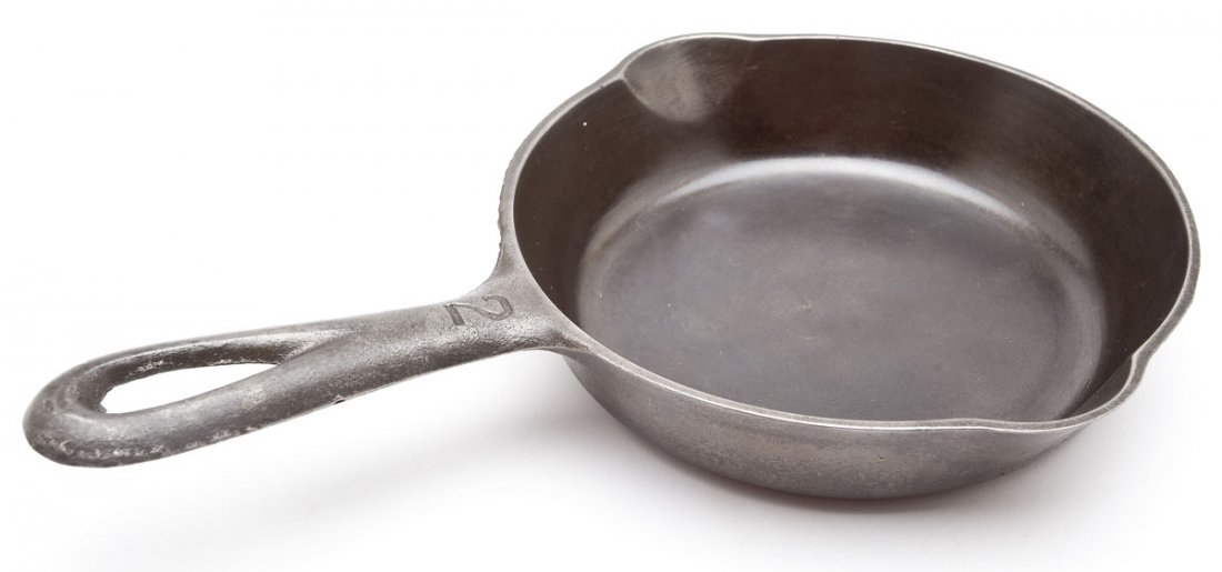Griswold No. 2 Skillet, Rau Brothers (1 of 2)