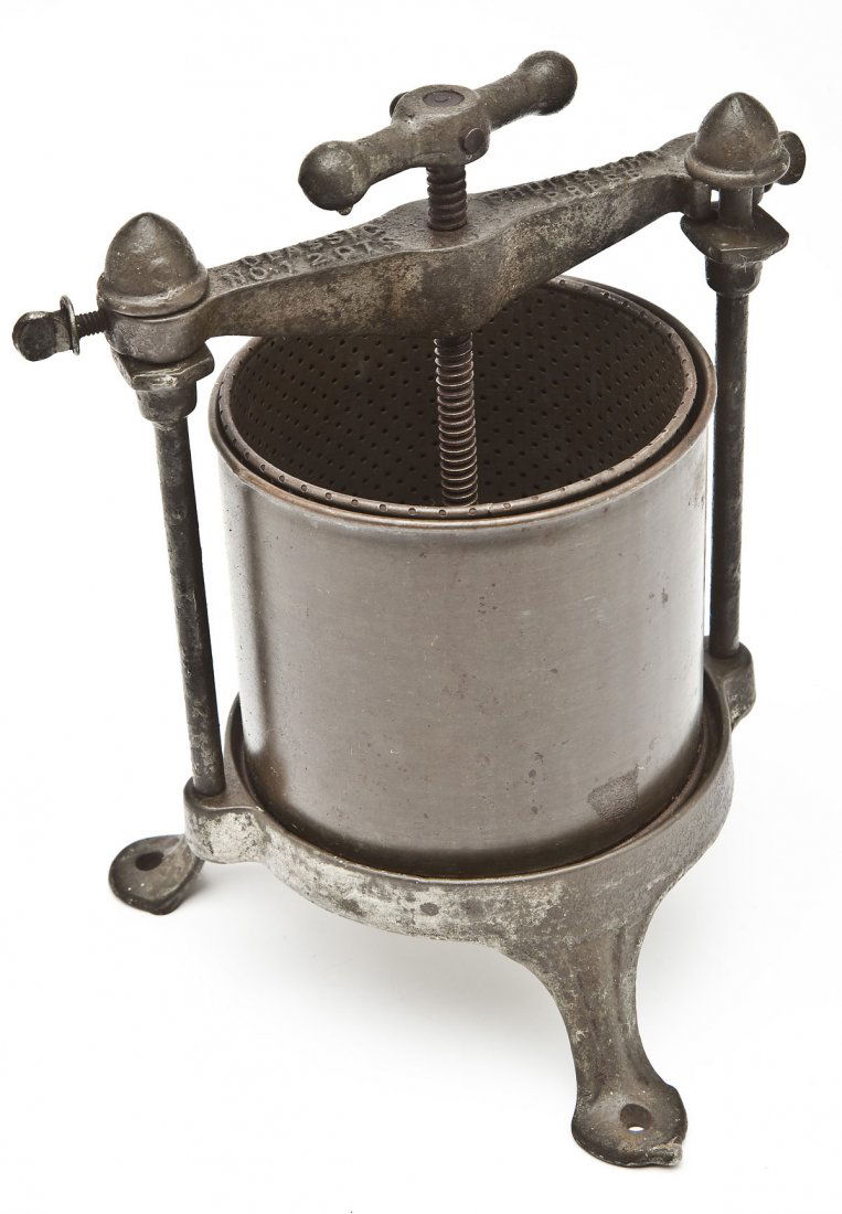 Griswold No. 2 Fruit & Lard Press, Classic (1 of 3)