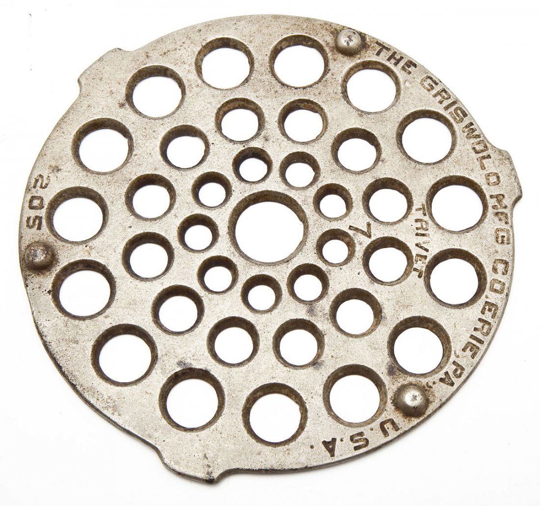 Griswold No. 7 Trivet, Dutch Oven: DESCRIPTION: Griswold No. 7 Trivet, Dutch Oven, The Griswold Mfg. Co., EPU. Catalog/Part No: 205. MEASUREMENTS: 7-18" diameter. CONDITION: Minor patina as expected with age.