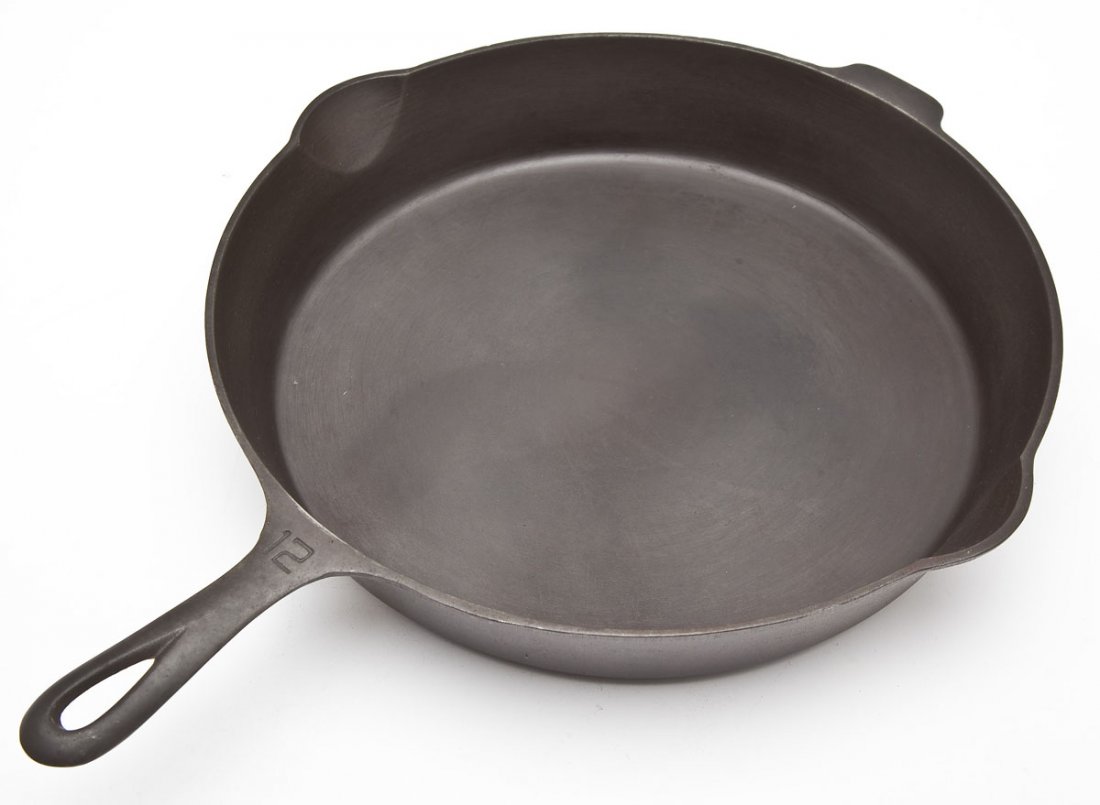 Griswold No. 12 Block Logo Skillet (1 of 2)