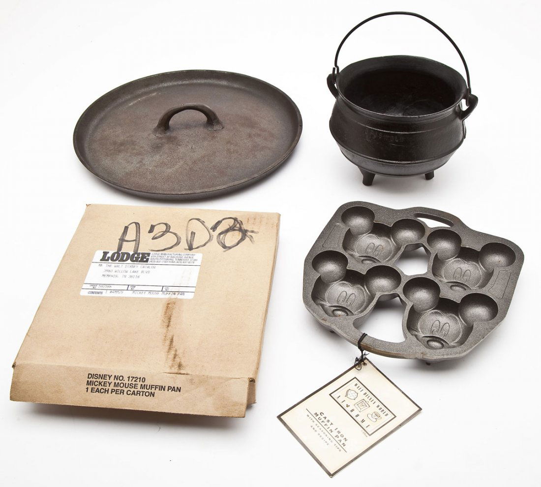 3 Pcs Cast Iron incl Griswold Footed Kettle (1 of 3)