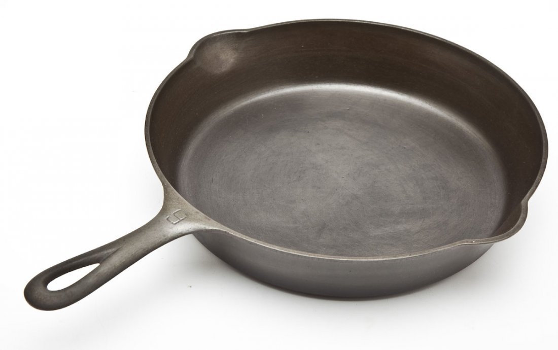 Griswold No. 9 Skillet, Smooth Bottom (1 of 2)