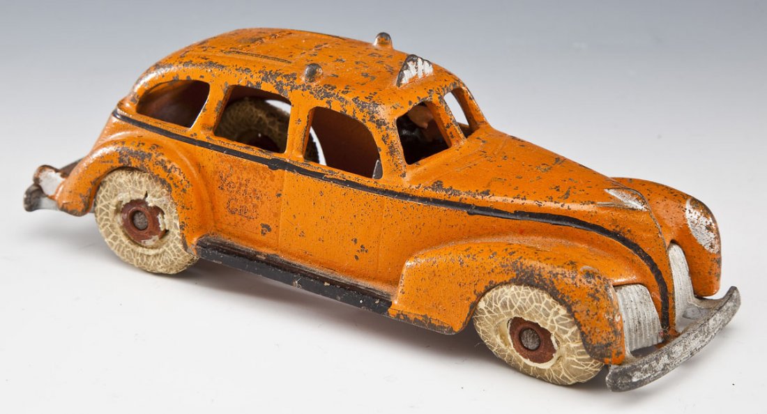 C 1939 Hubley Cast Iron Studebaker Yellow Cab (1 of 3)
