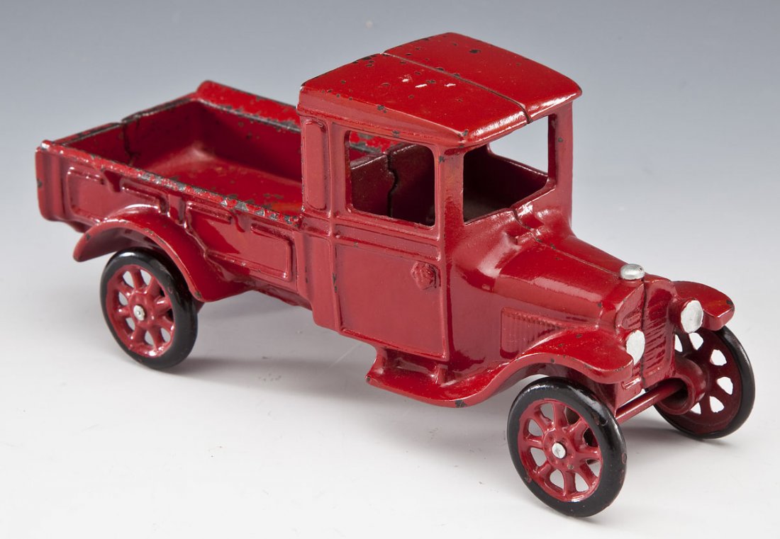 Arcade MFG Co Cast Iron Red Pickup Truck (1 of 4)