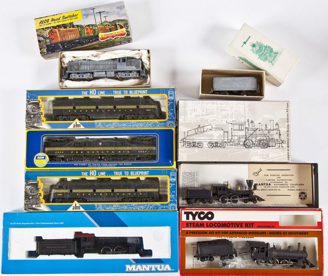 9 HO Scale Locomotives incl AHM (1 of 2)
