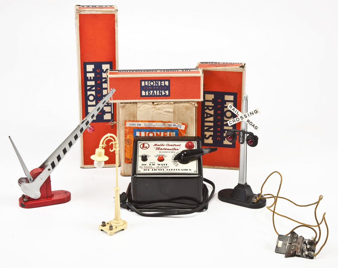 4 Lionel Train Accessories incl Transformer (1 of 2)
