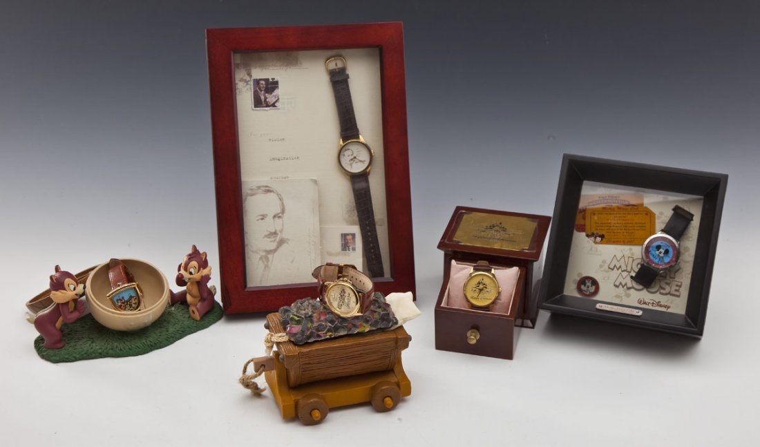 5 Disney Wristwatches in Cases (1 of 6)
