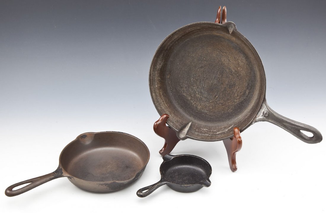 3 Iron Skillets Incl Wagner Ware & Griswold (1 of 5)