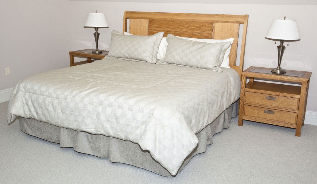 5 Piece Bassett Bedroom Set (1 of 8)