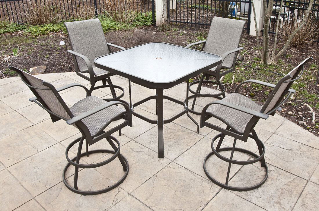 5 Pieces Brown Jordan Patio Furniture (1 of 1)