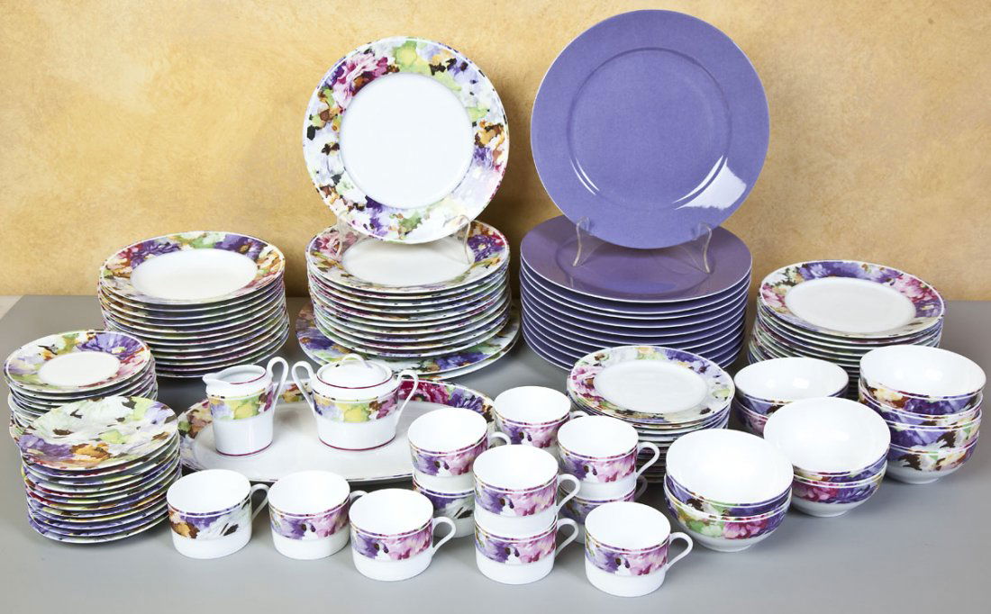 110 Pieces Limoges Dinnerware Set (1 of 4)