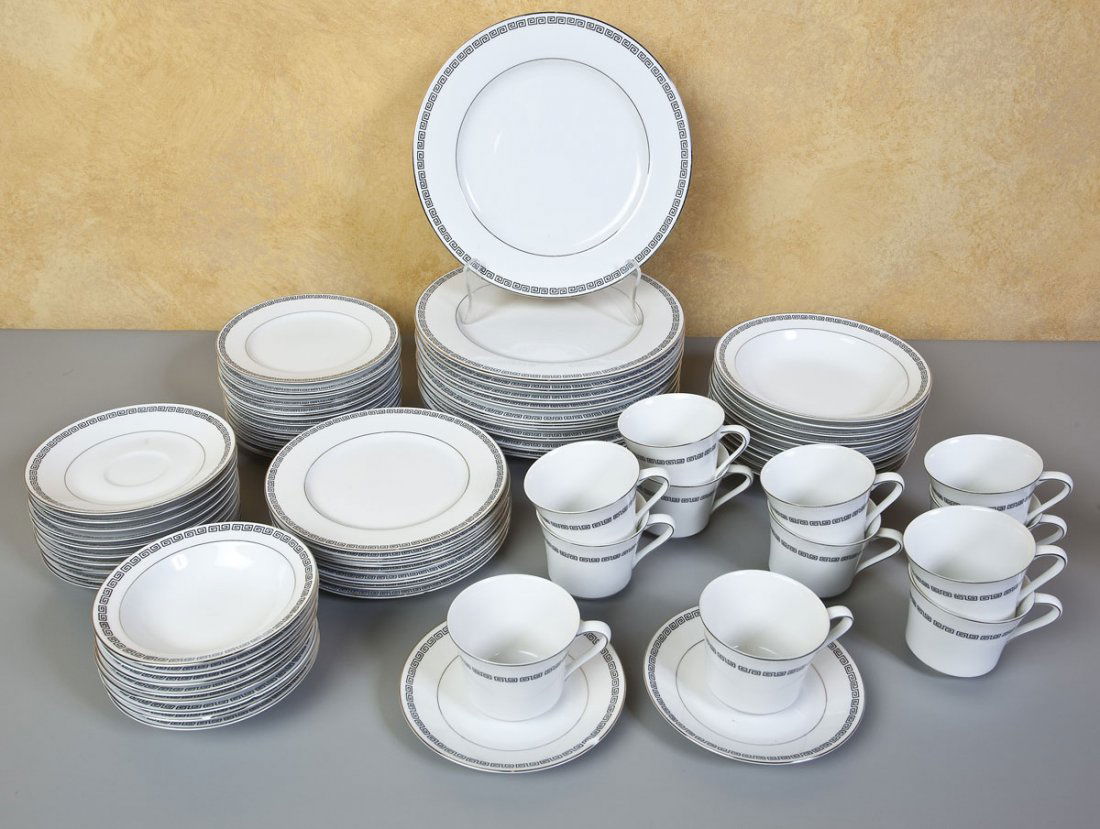 71 Pieces Crown Empire Dinnerware Set (1 of 3)