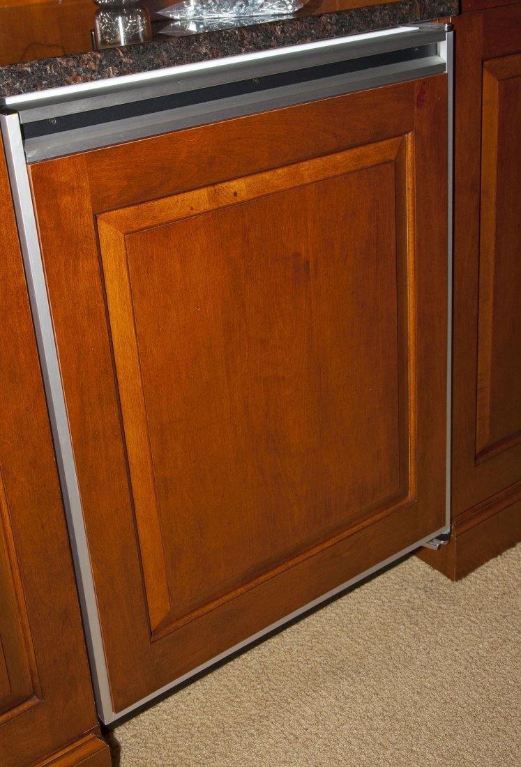 Sub-Zero Undercounter Refrigerator (1 of 3)