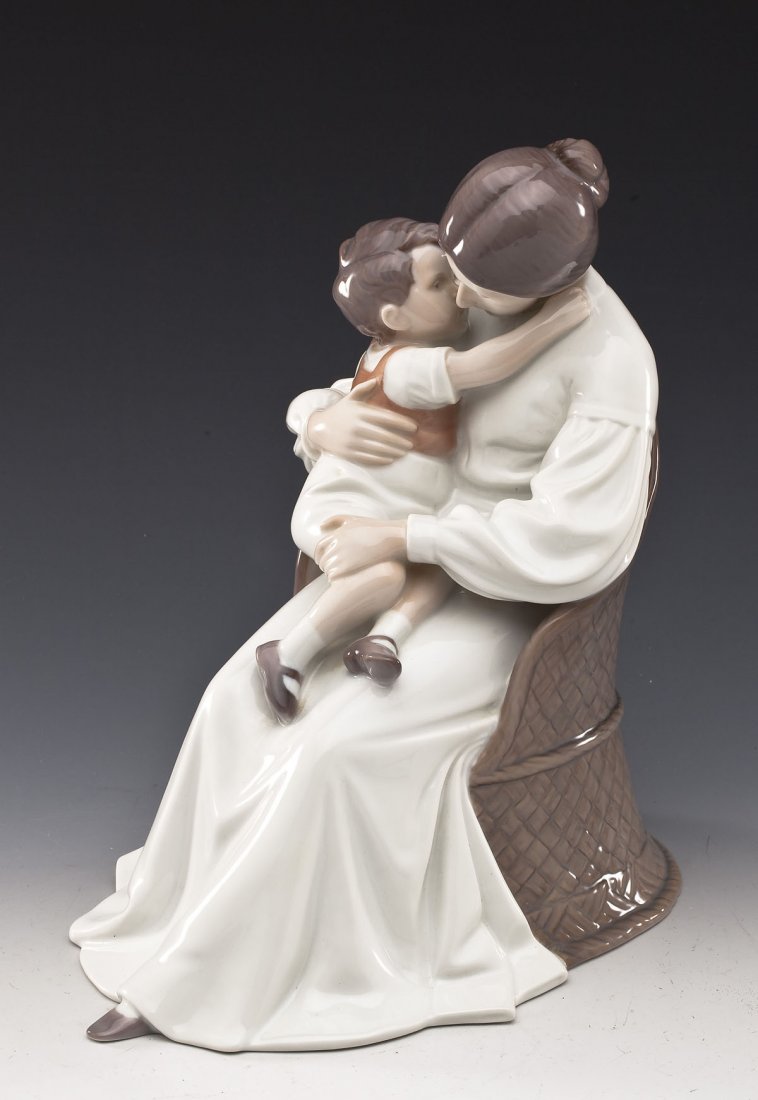 Bing & Grondahl Figure #1552 Woman Holding Child (1 of 4)