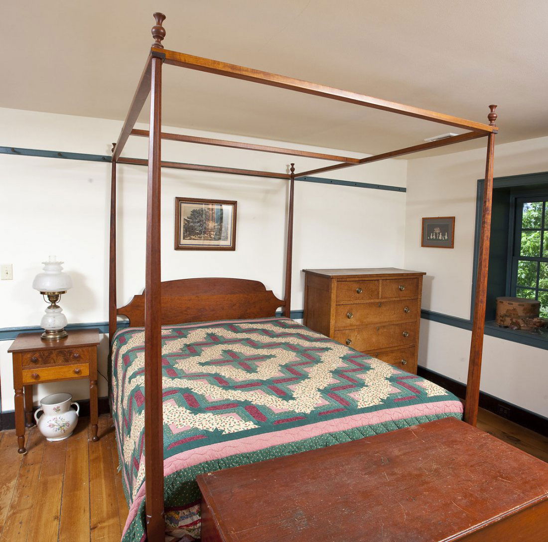 Federal Style Four Poster Bed (1 of 1)