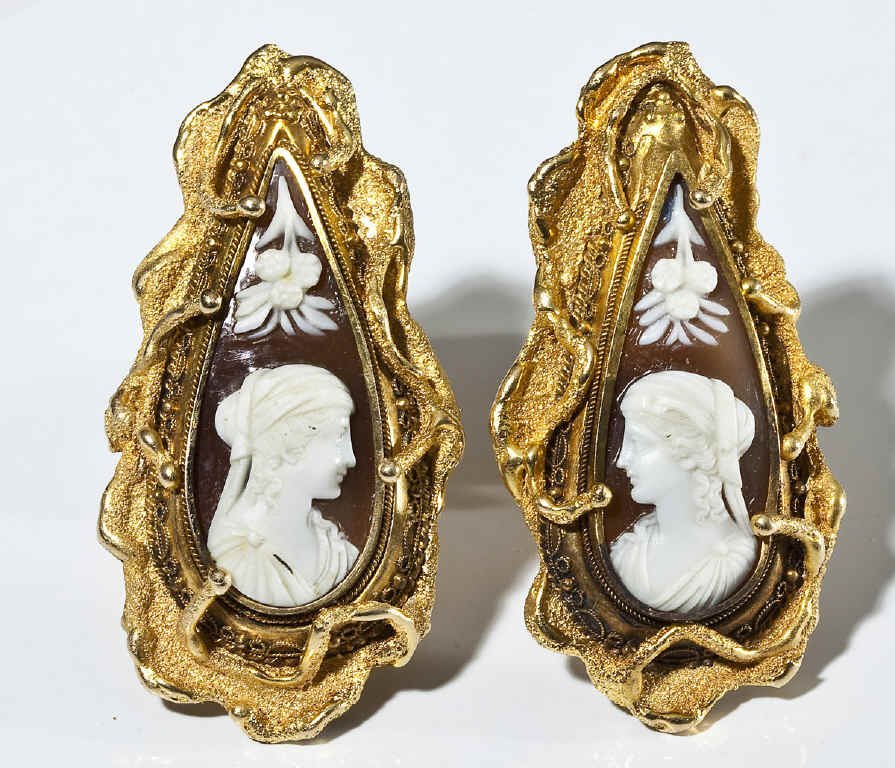 14K Pear Shape Cameo Cuff Links: DESCRIPTION: Ornately framed shell cameo cufflinks depicting a lady with a spray of flowers in large tested 14K frames. MEASUREMENTS: 1" x 2 ". 24.9 dwt (38.8 gr). CONDITION: No defects noted.