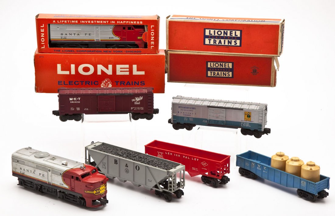 Lionel Santa Fe Diesel Set with Freight Cars (1 of 2)