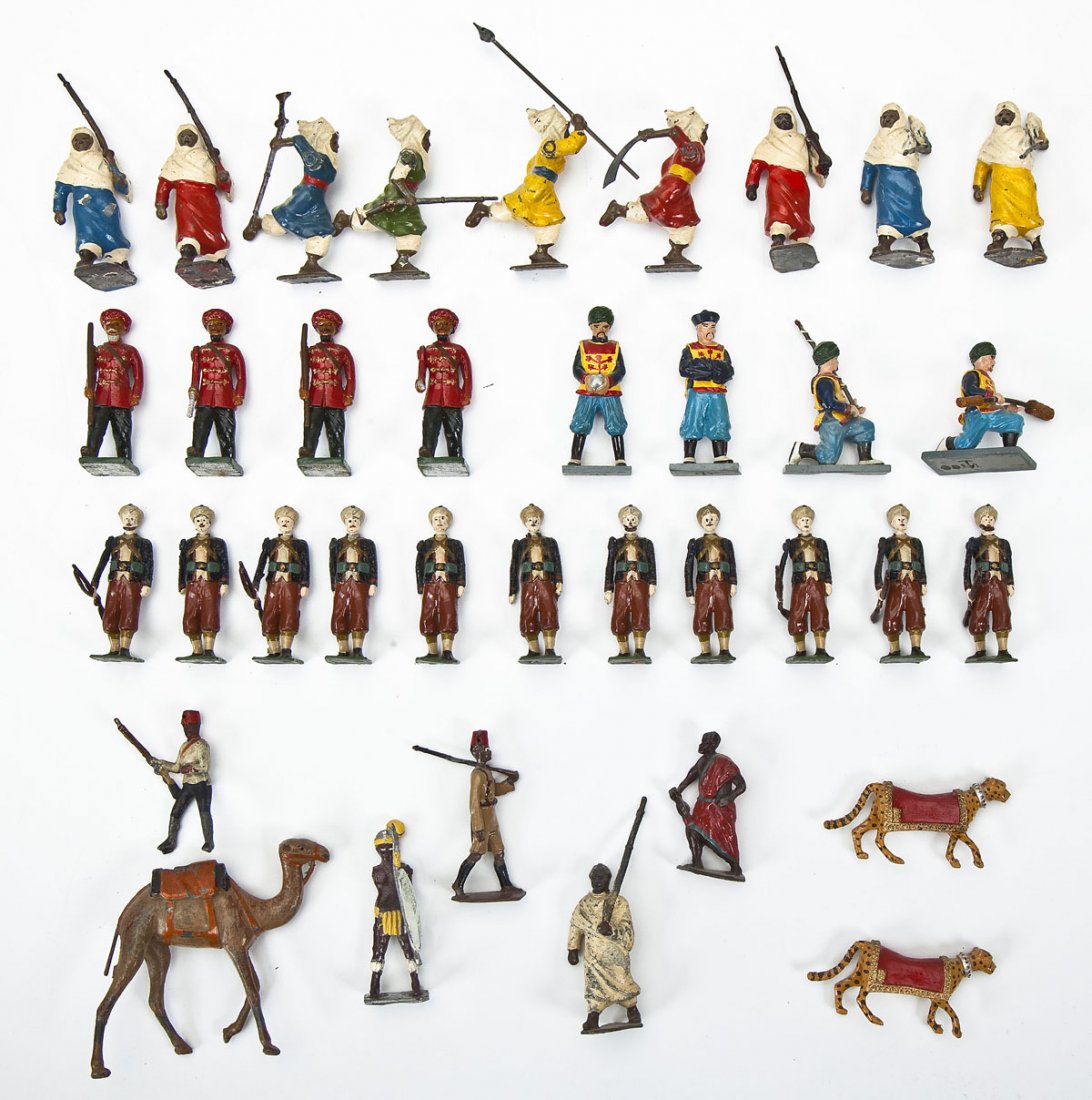 33 Cast Metal Eastern Soldiers incl. African (1 of 5)