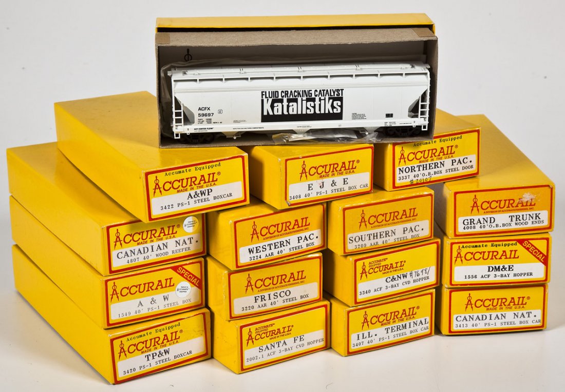 16 Accurail HO Scale Car Kits (1 of 2)