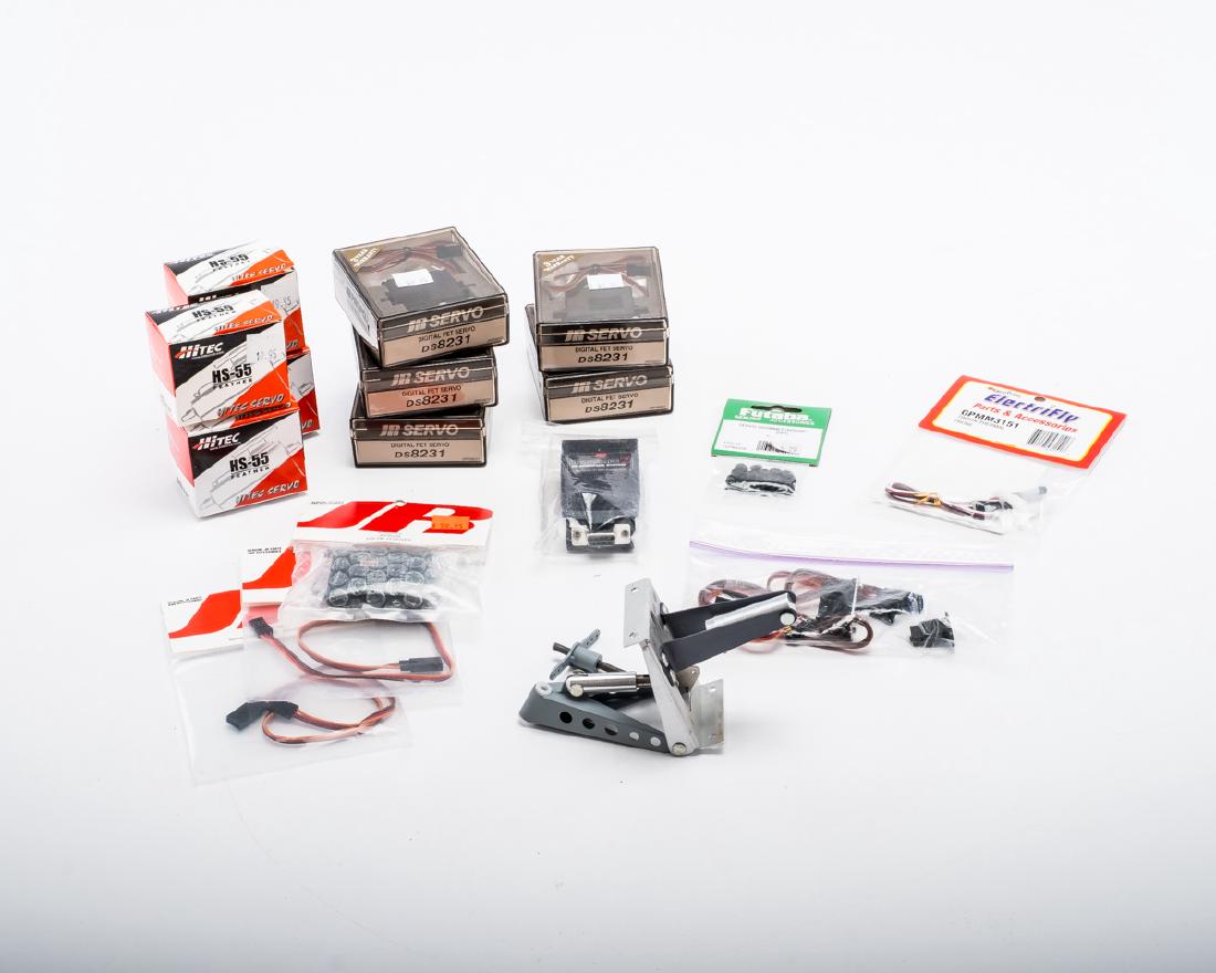 17 Accessories for Model Planes incl. Servo (1 of 1)