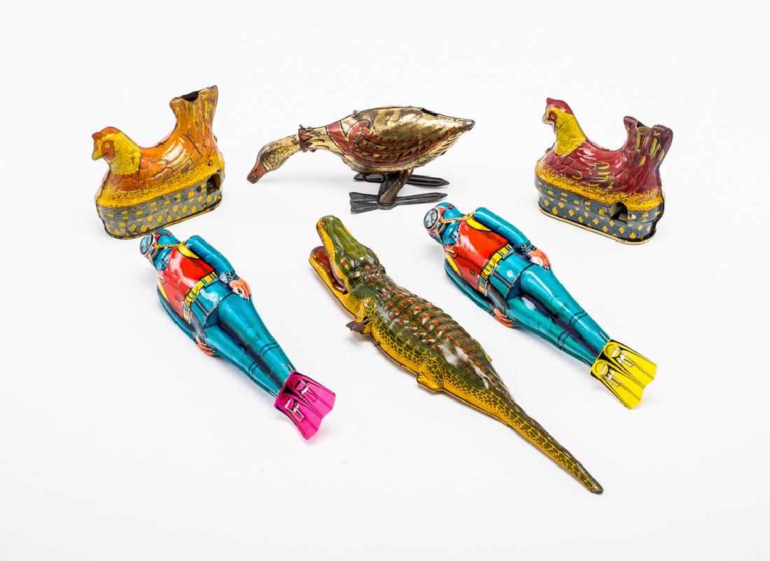 6 Tin Litho Toys incl. Scuba Divers & Chickens (1 of 1)