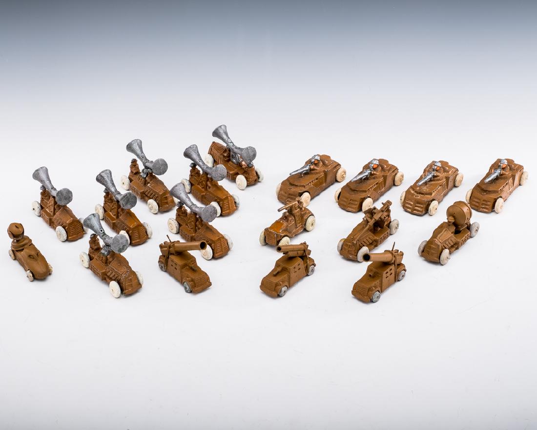 18 Manoil Army Vehicles incl. Gunners & Siren (1 of 1)