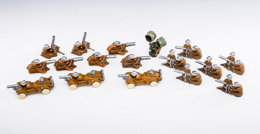 17 Manoil Soldiers incl. Machine Guns (1 of 1)