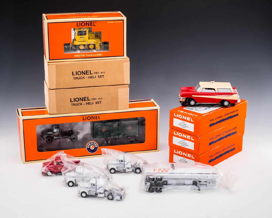 12 Lionel Vehicles incl. Railway Express & LCCA (1 of 2)