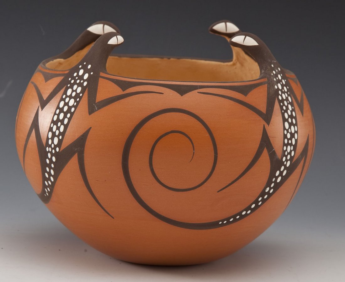 Agnes Peynetsa Zuni Lizard Pot (1 of 4)